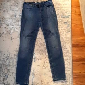 Jeans. Brand is dittos. Color is dark blue.